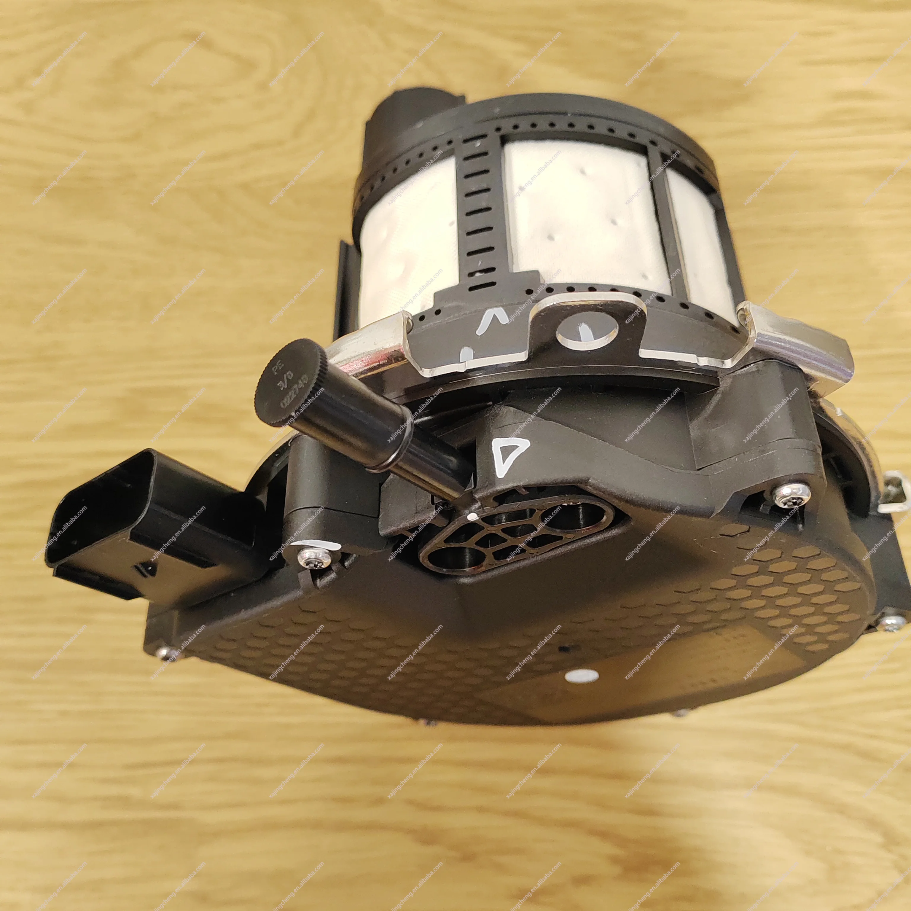 새로운 계량 우레아 펌프 연료 공급 펌프는 Sinotruck Howo 덤프 트럭에 적합합니다.