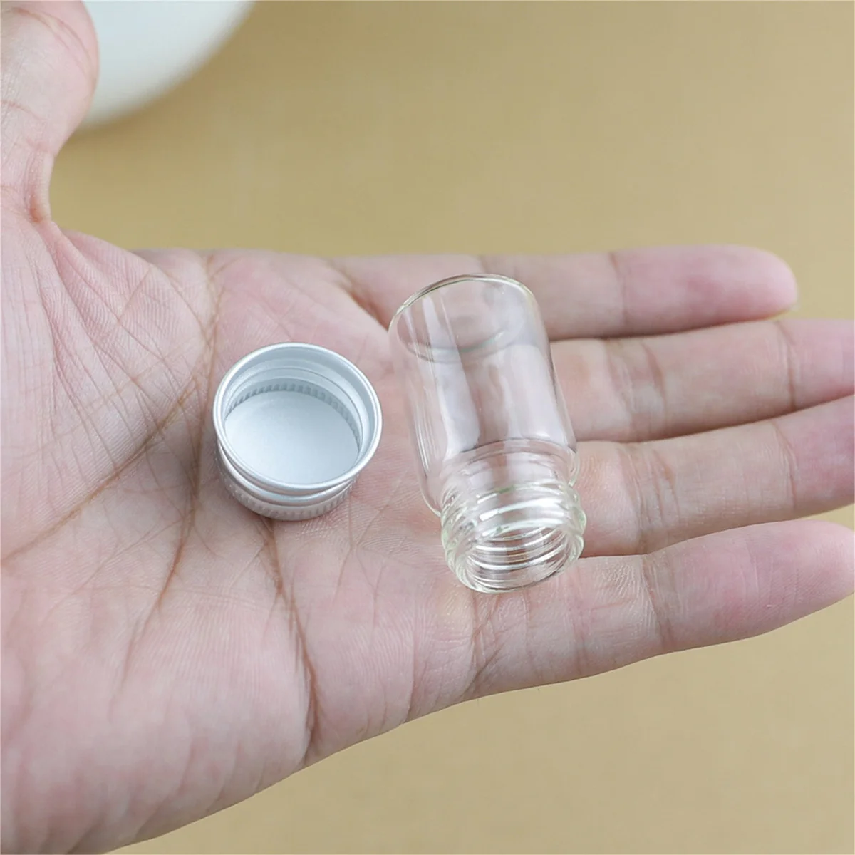 50/100 PCS/lot 22*40mm 8ml Tiny Glass Small Bottles Decorative Glass Jars Silver Screw Cap Vial Mini Containers Bottles 3
