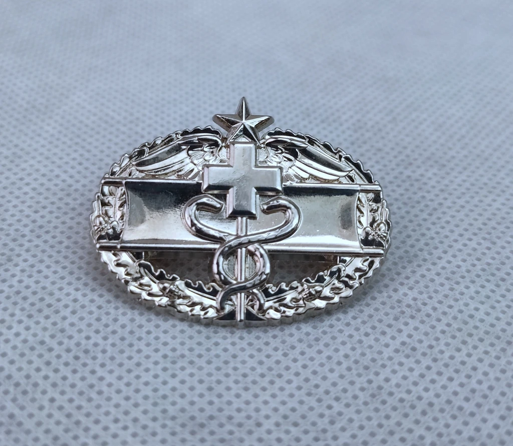 U.S. ARMY 2ND AWARD COMBAT MEDICAL Insignia Metal BADGE PIN