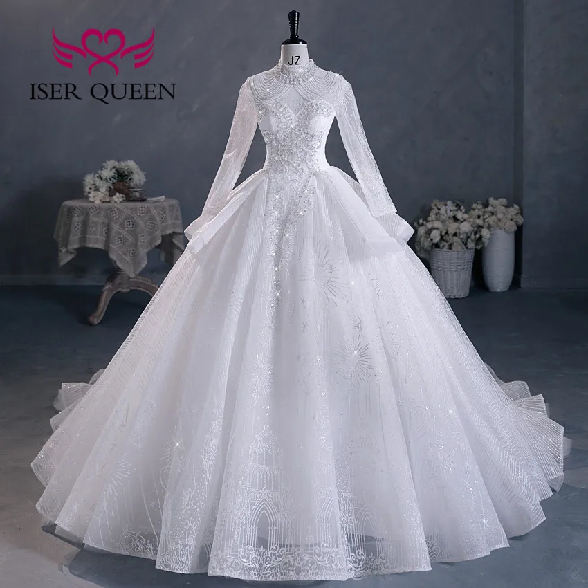 Robe De Mariée Courte En Velours – Col Carré Strass – Manches Longues – Avec Poches
