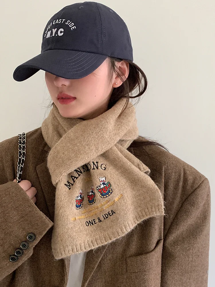 

목도리 Embroidery Knitted Woolen Scarf Women's Winter 2023 New Fashion Cute Bear Senior Sense Warm Thick Bib Hot Sale Шарф Женский