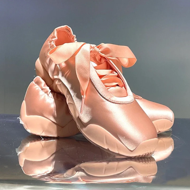 chaussures-de-danse-en-dentelle-argentee-pour-femmes-chaussures-parker-plates-et-rondes-sports-de-loisirs-elegants-europe-et-amerique-nouvelle-mode-d'ete-2024