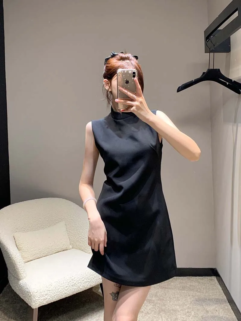 

Luxury style, fashionable, casual, trendy temperament, age reducing and slimming effect, standing collar sleeveless dress