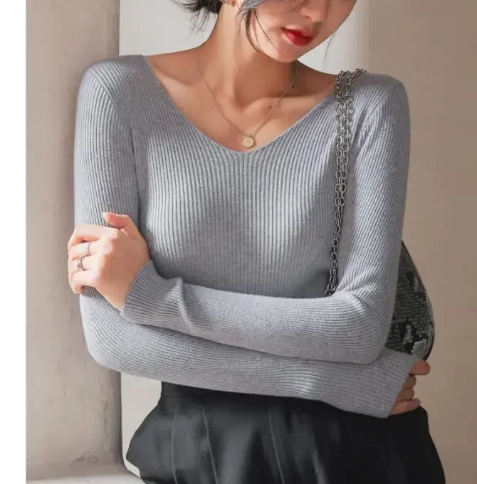 

White V-neck bottom shirt for women