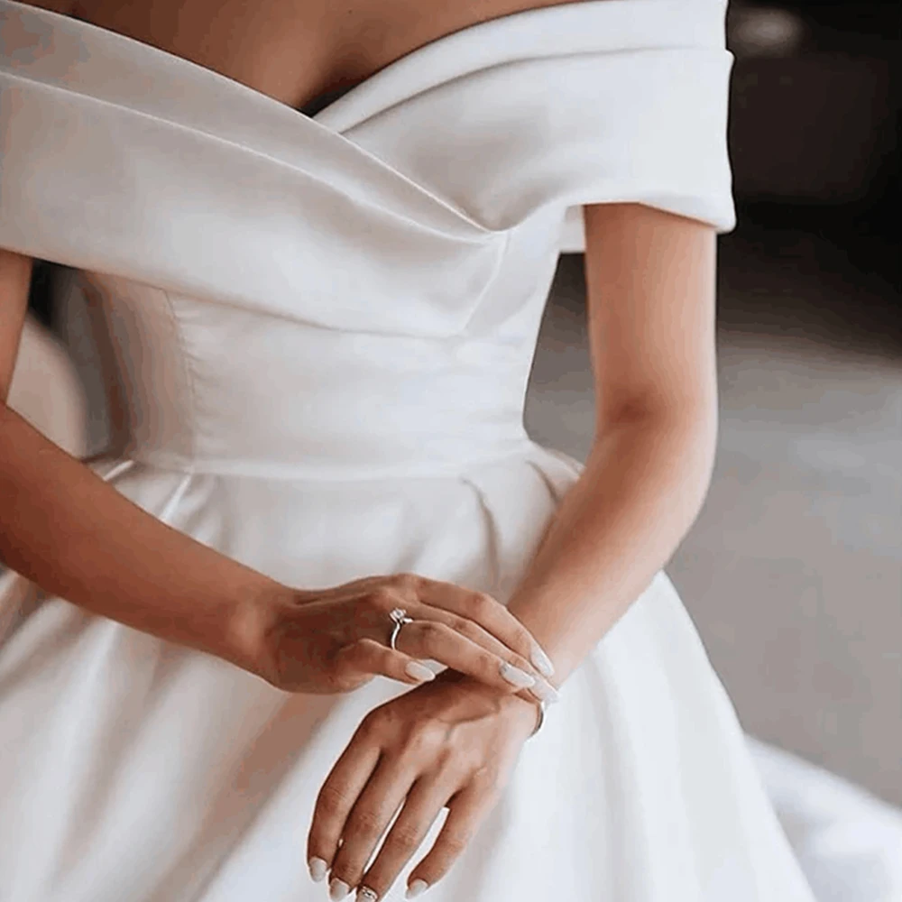 

Lovely Wedding Dress Off The Shoulder Sweetheart Bridal Ball Gown For Woman Simple Satin With Court Train Robe De Mariée