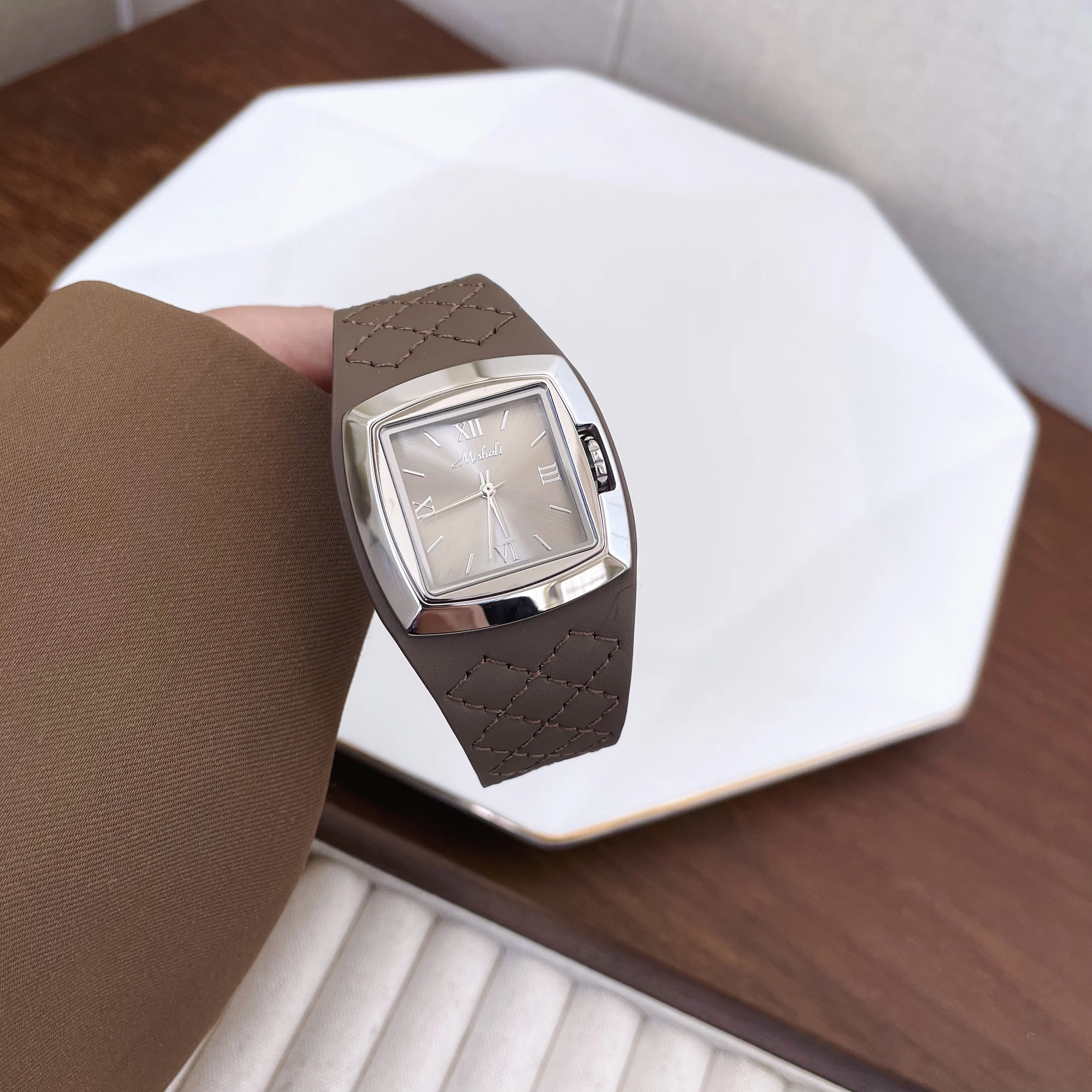 ساعة يد نسائية كلاسيكية كوارتز بحزام من الجلد الطب...