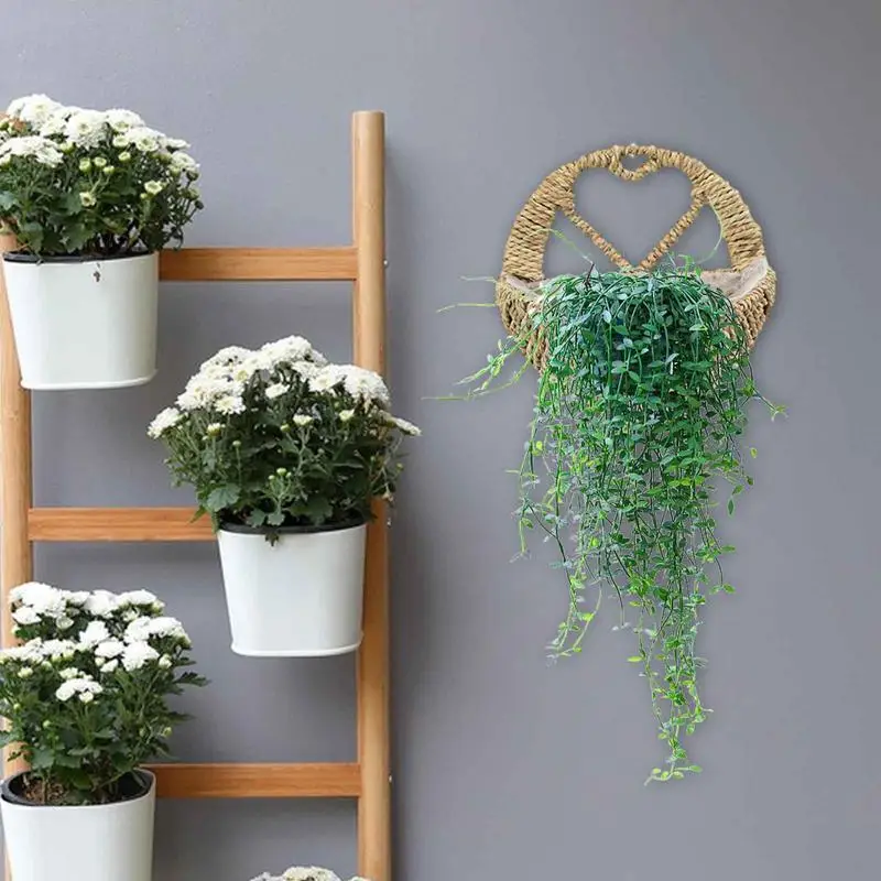 

Rustic Heart-Shaped Hanging Flower Basket Handcrafted Natural Rattan Wall Decor for Home and Office for Party Wedding Storage