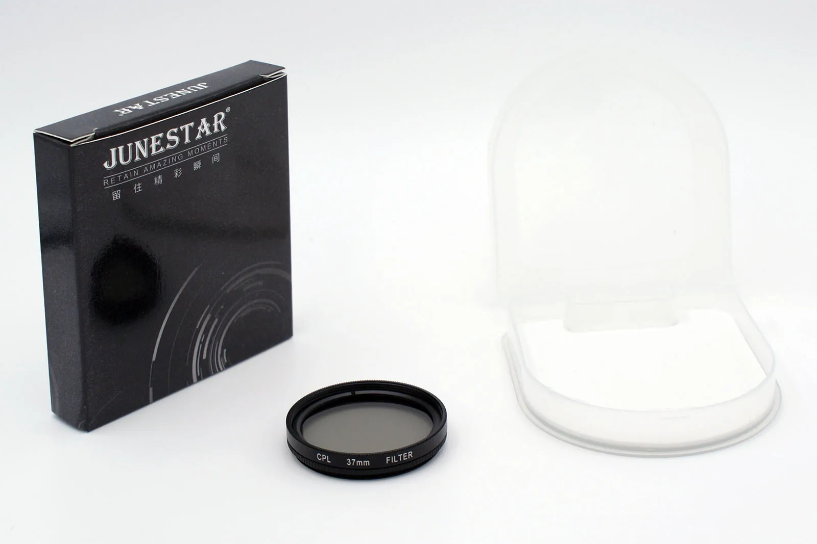 Filtre objectif appareil photo 46-62mm protection UV dévissé d'un objectif, avec filetage visible.