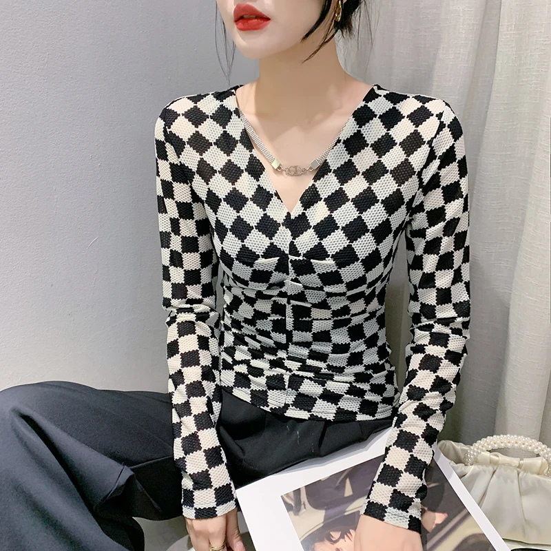 

European Style Girls Kawaii Sexy V-neck T-shirt Women Clothing Fashion Vintage Woman Tops Female Streetwear Clothes BPy2305