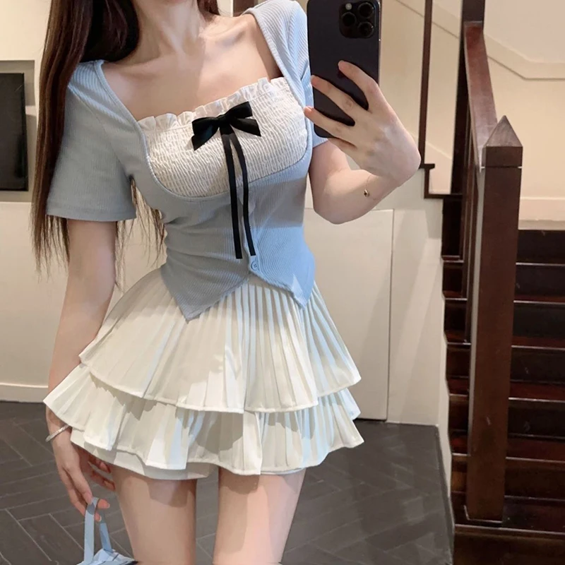 Fake two pieces of contrasting square neck T-shirts, women's summer design sense, niche, high waist and pleated skirt, slim suit