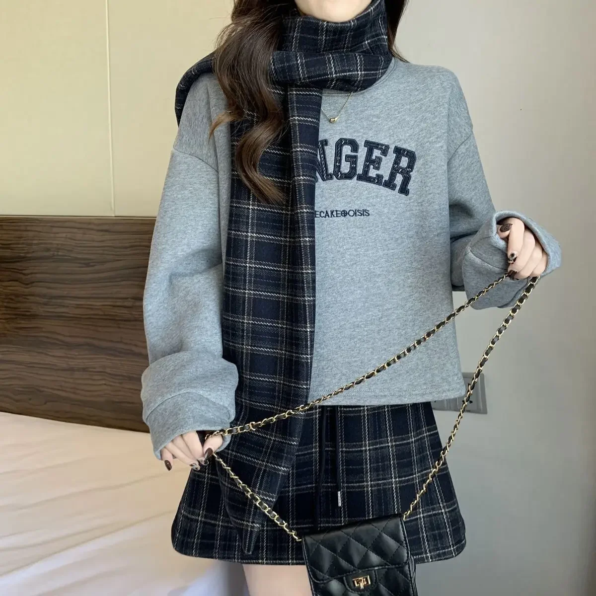 كسول نمط طويل الأكمام إلكتروني طباعة هوديي وشاح منقوشة تنورة صغيرة مجموعة المرأة الخريف الشتاء زائد حجم أزياء التخسيس الزي