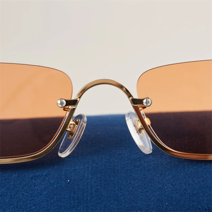 ������ ��Ƽ �����Ӹ��� ���۶� �귣�� �����̳� ��ũ �ҳ� ������ ���۶� UV400������ ���ο� ���� �ǽ� �м� ���۶�