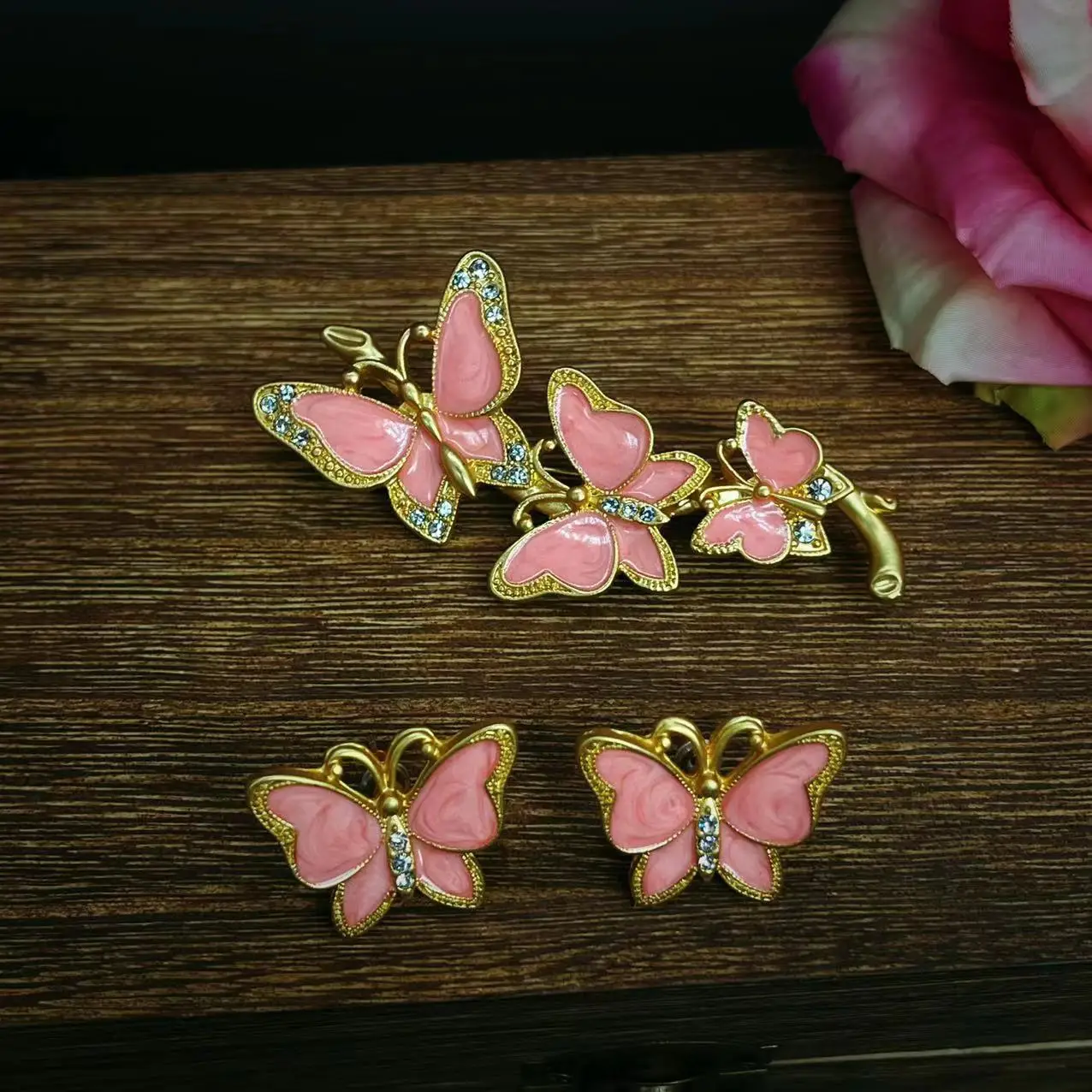

European and American vintage enamel sweet pink butterfly earring brooch set