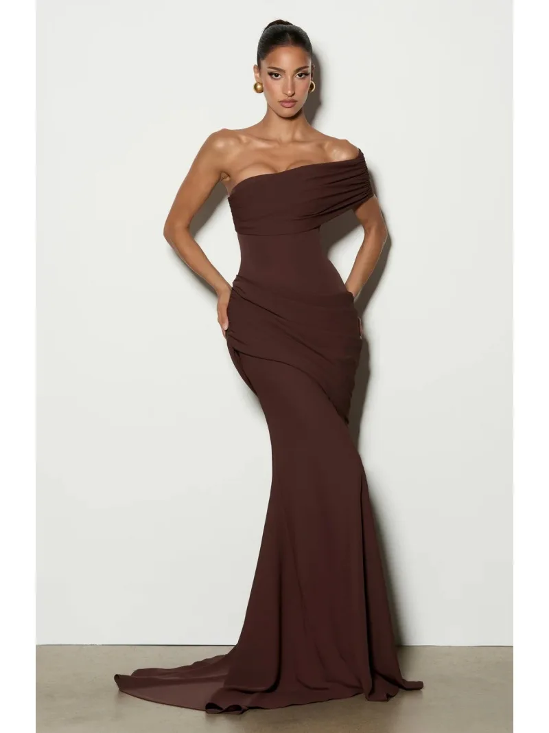 Abito da sera elegante alla francese, stile femminile, con collo obliquo e spalle scoperte, sexy, slim fit, a vita e in tinta unita, di alta qualità. - immagine 3