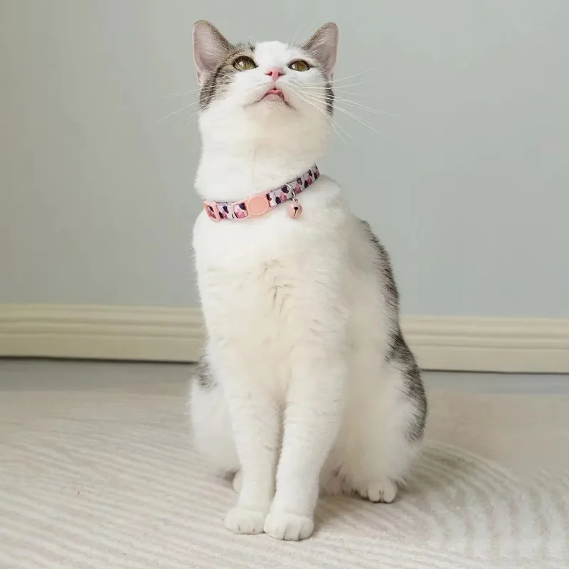 Cute Design Anti-Suffocation Cat Collar, Adjustable 15-30cm, Comfortable Fit, Decorative Bell, Secure Buckle Used for Cat Dog