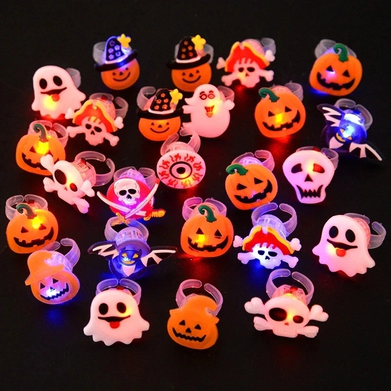 thumbnail image 1 of Anillo de Halloween con luz LED, anillo brillante con forma de calabaza, fantasma, calavera, decoración para fiesta de Navidad y Halloween para el hogar, Papá Noel, muñeco de nieve, regalo para niños, 1 of 4