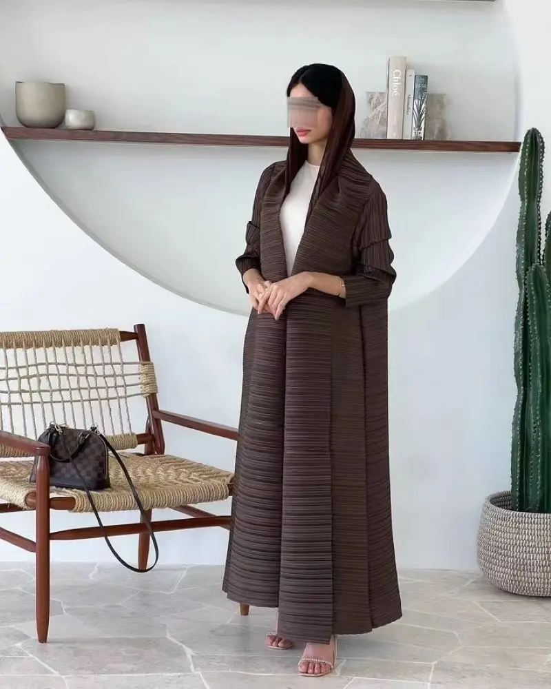 عباءة بليسيه بياقة مطوية وأكمام طويلة - 2