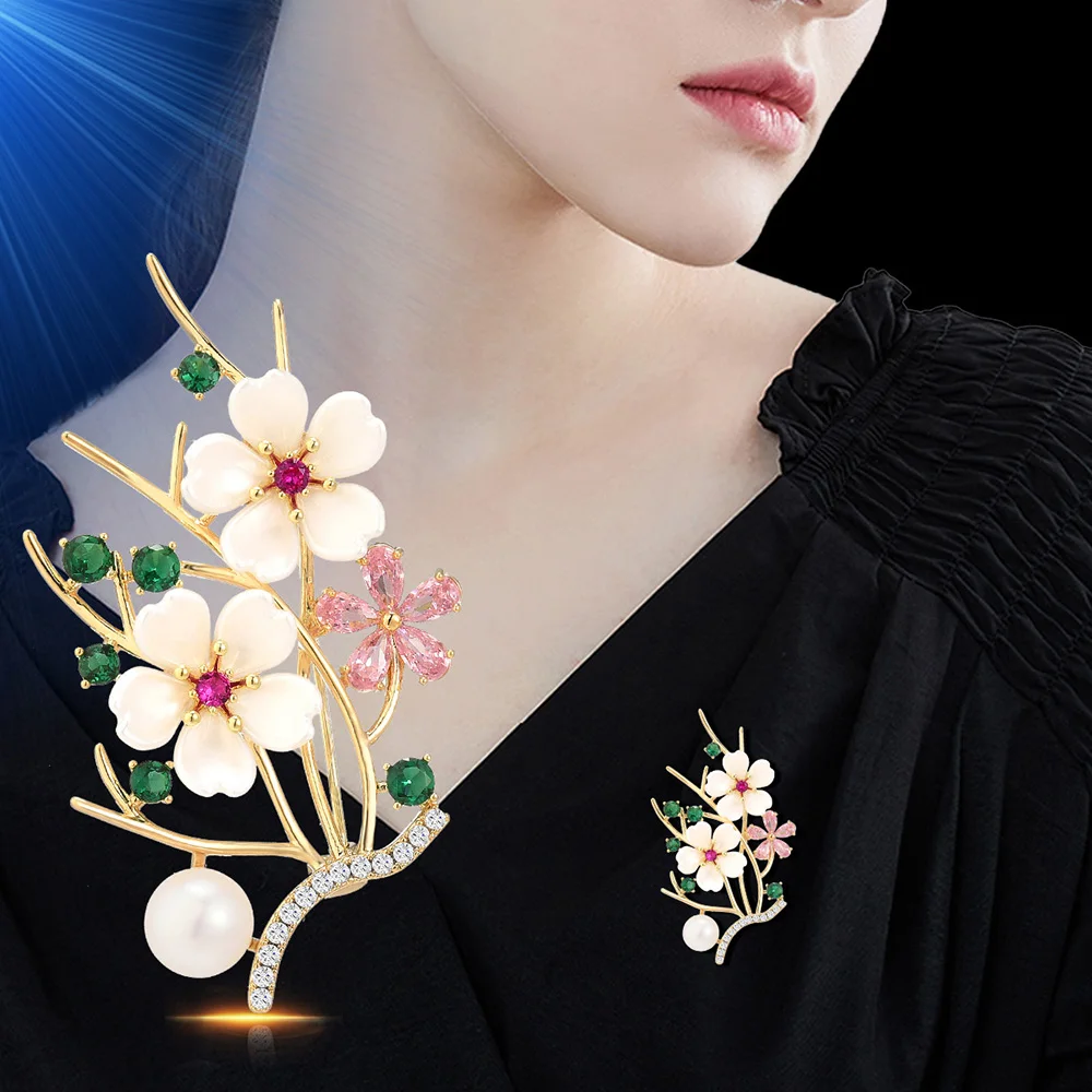 

Женская корсажная брошь в виде цветка сливы, с натуральным кристаллом