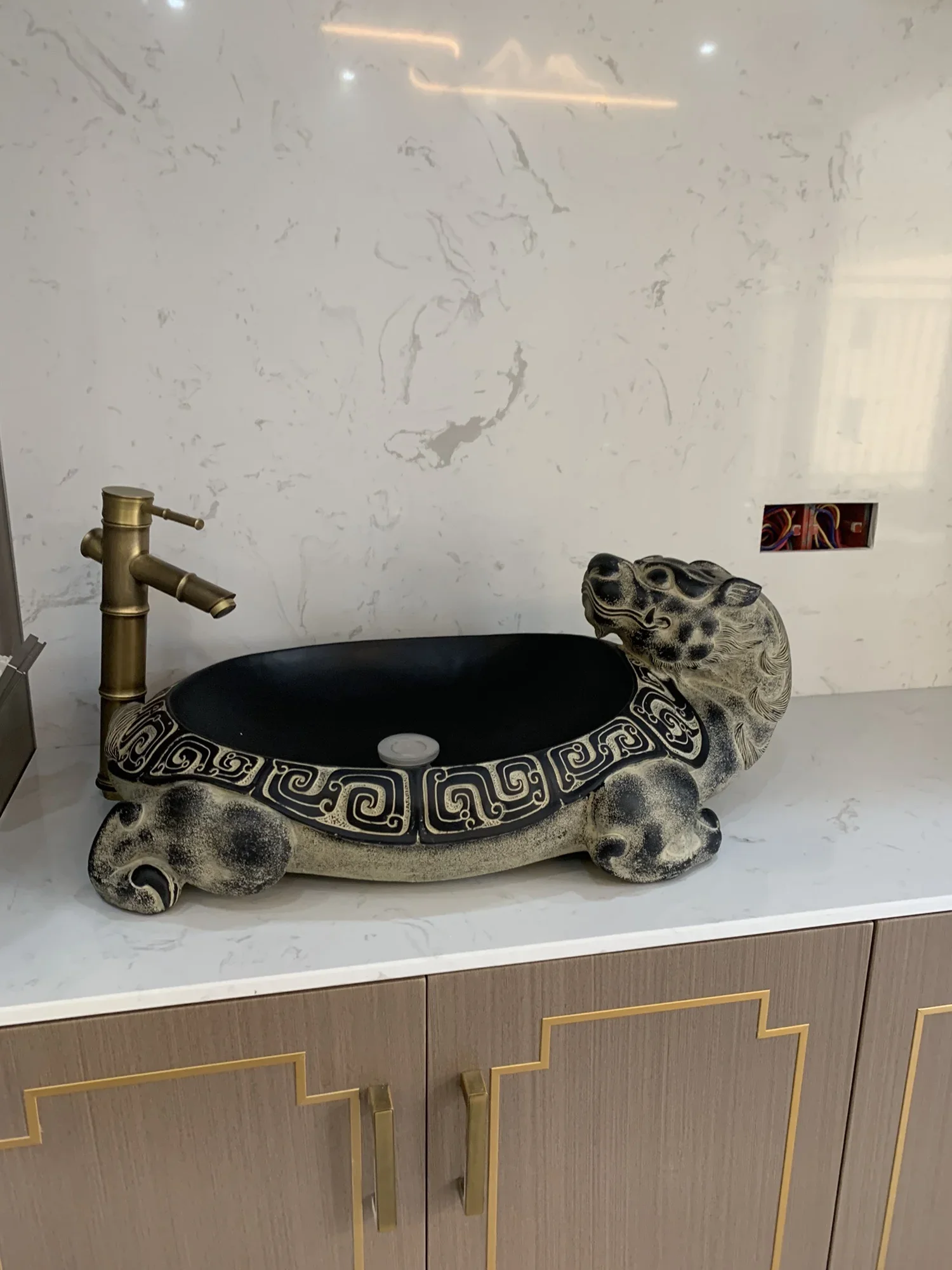 Nordic Resin Bathroom Sinks Creative Bathroom Washbasin Countertop Basin Modern Light Luxury Hotel Apartment washing Basin X