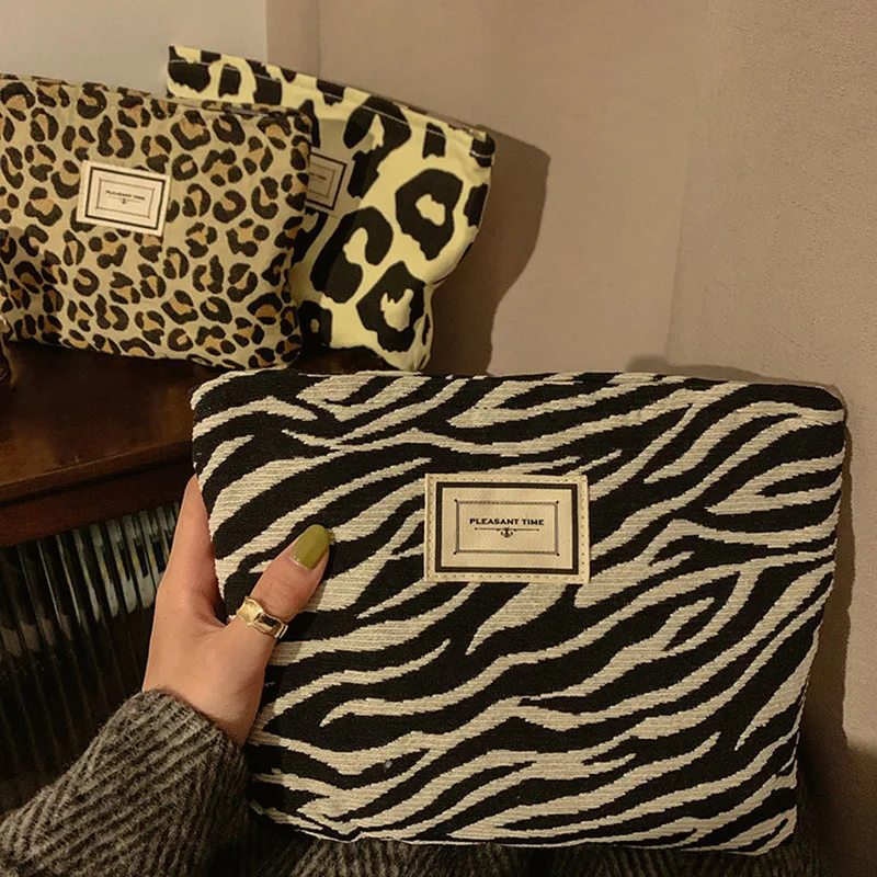 New Leopard Print Cosmetic Bag Korean Women Plaid Cosmetic Pouch Large Capacity Female Travel Make Up Storage Bag Beauty Cases