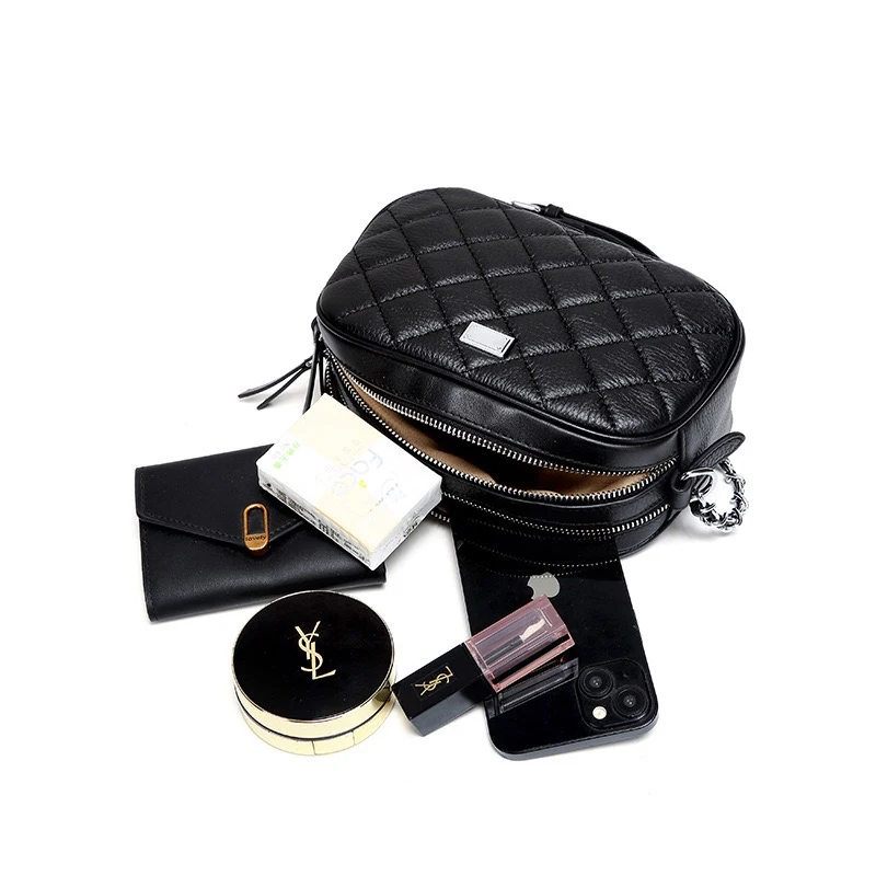 กระเป๋าสะพายไหล่หนังวัวแท้ลายสก๊อต ดีไซน์เก๋ มอบลุคทันสมัยไม่ซ้ำใคร! - Image 3