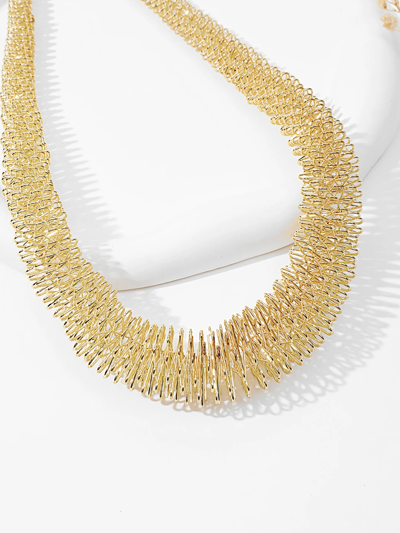 Elegante goldene Choker-Halskette für Damen - vestes novas