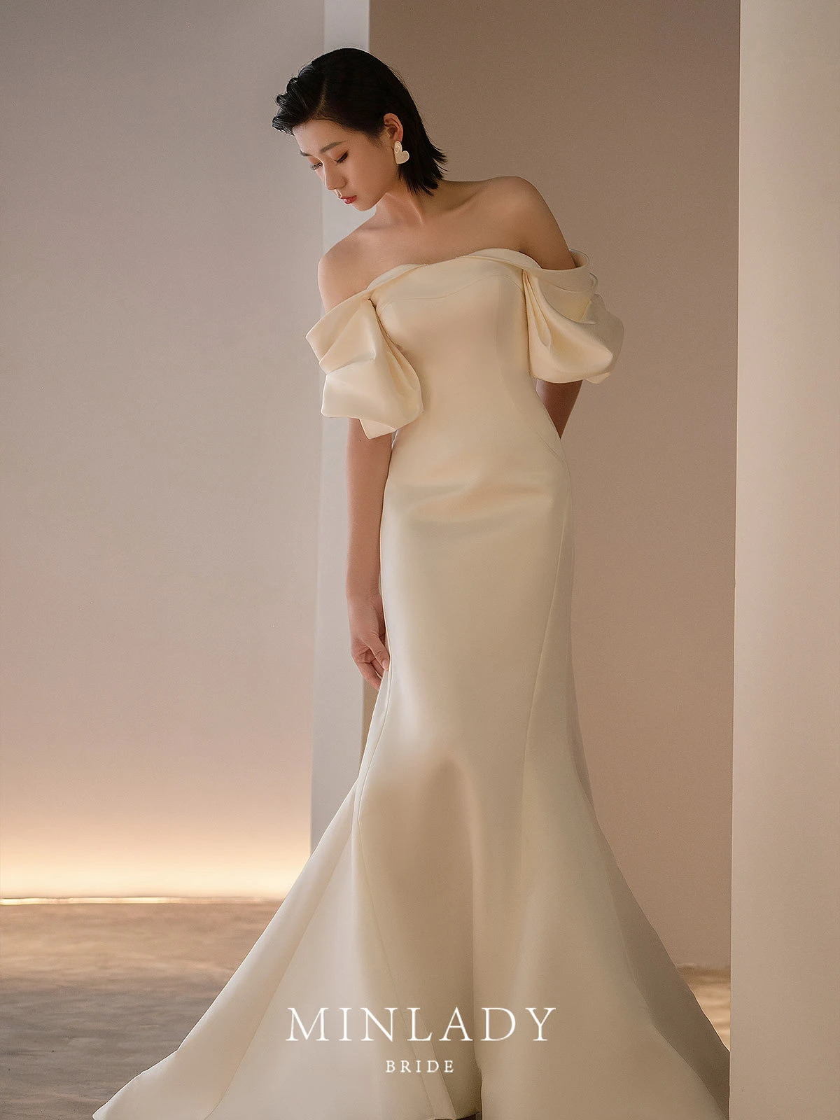 

Mermaid Evening Dresses Satin Off Shoulder Strapless Lace-up Chapel Train Robe Trumpet Prom Bridal Beach Party Cocktail Gowns