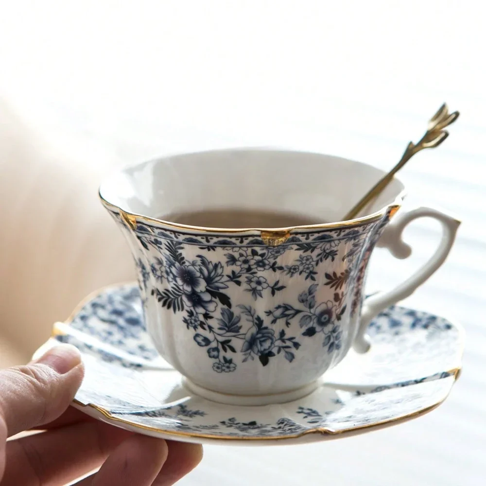 Coffee Cup Saucer Set 200ml Royal Style Ceramic Coffee Cup and Saucer Set Vintage Style Teacup for Home Use Restaurant Afternoon Tea Drinkware Gifts
