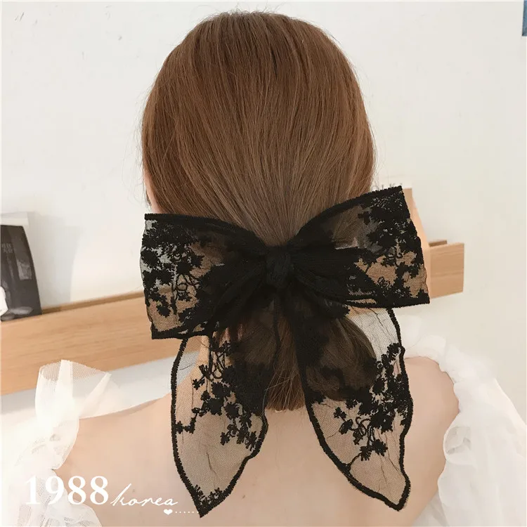 A-black hairpin