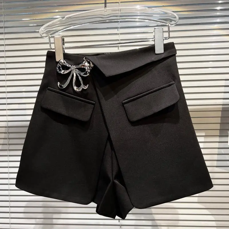 2022 Spring New Metal Bow Design Suit Short Culottes Women's Temperament Leisure Black White Shorts Skirt Female Short Pants bermuda shorts