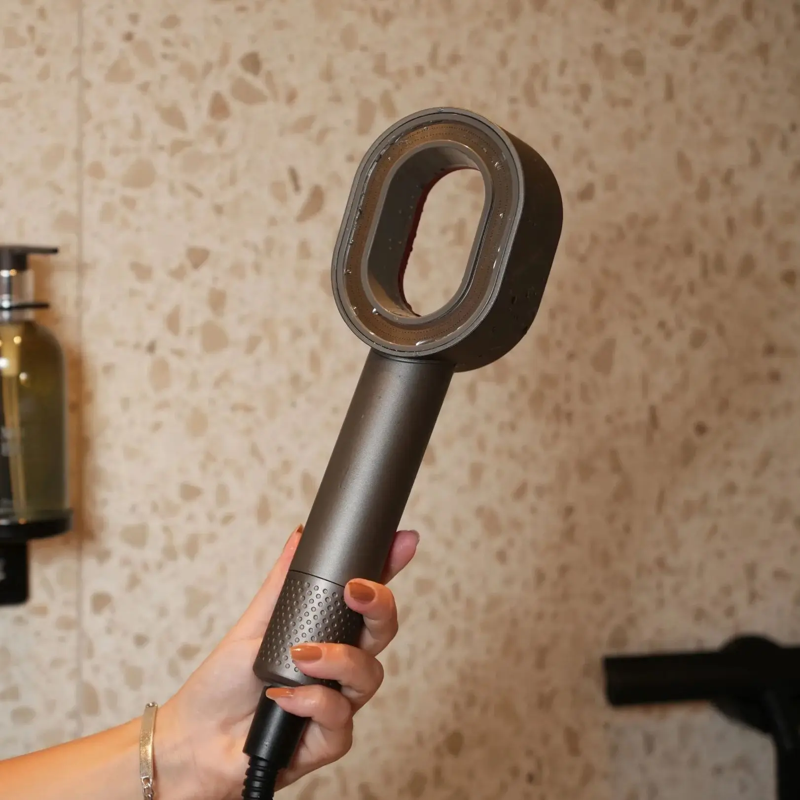 กรองหัวฝักบัวแรงดันสูงความงามสีเทา Showerhead กรอง Purification อุปกรณ์ห้องน้ํากรองน้ํา 1