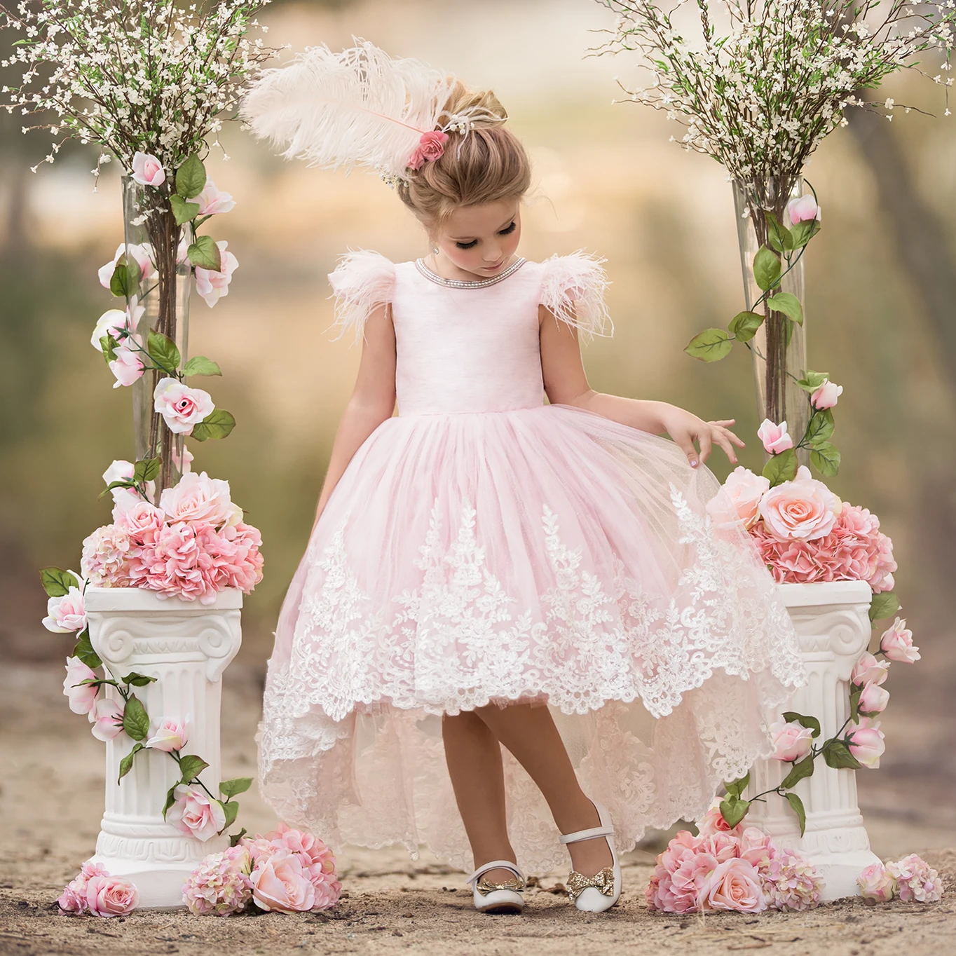 

Pink Flower Girl Dress For Wedging Feathers Lace V-back Tulle With Bows Princess Birthday Kids First Communion Ball Gown