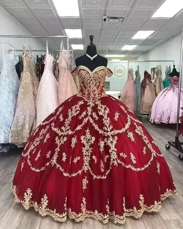 

Платья для Quinceanera с открытыми плечами, модные платья из тюля с золотой аппликацией, милые платья из искусственной кожи 16 дюймов для маскарада, дня рождения, Лидер продаж