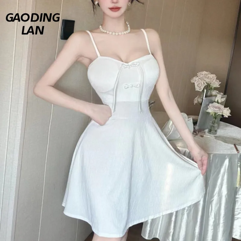 

Женское платье с открытой спиной и глубоким вырезом, без рукавов