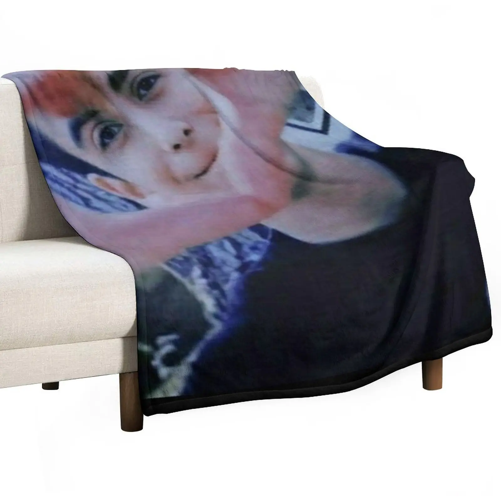 

Aidan Gallagher heart hands Throw Blanket Decorative Sofa Blanket Multi-Purpose Picnic Blanket