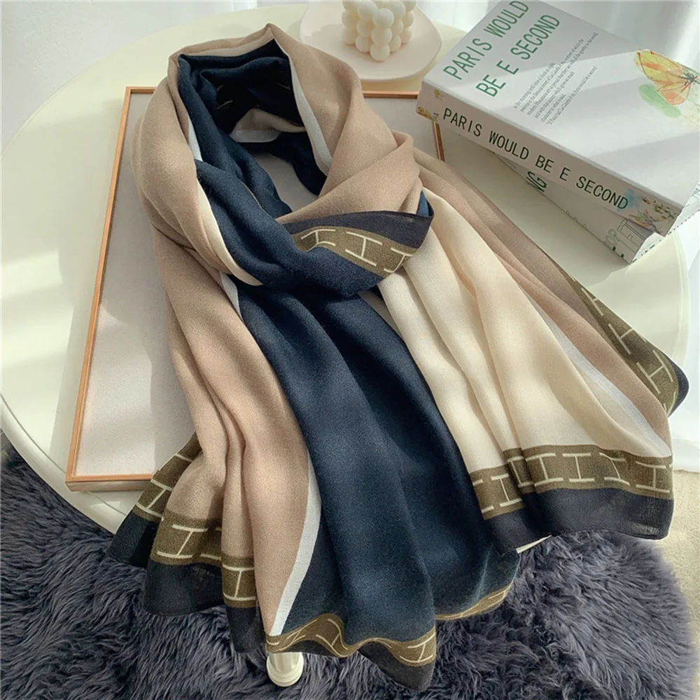 

New Brand Women Autumn Silk Shawl Fashion Bib Luxury Hijab Bandana Warm Travel Autumn Winter Europe America Popular Neckerchief