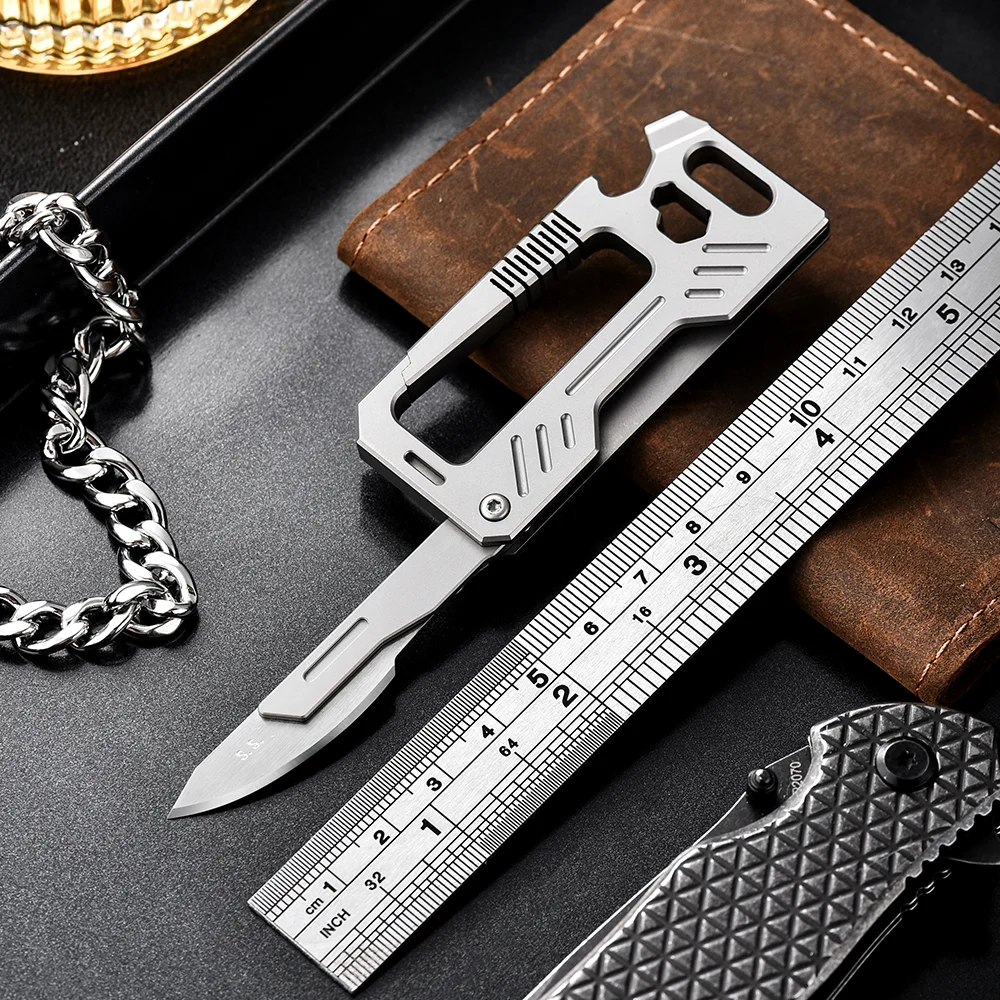 TIMULTI 티타늄 합금 열쇠고리, 병따개, 크로우바, 육각 드라이버, 접이식 칼이 포함된 다기능 열쇠고리