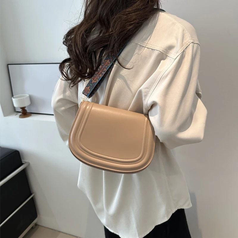 【PARFOIS】フェイクレザー クロスボディバッグ 223127 Ada. ショルダーバッグ バッグ フェイクレザーショルダーボディ