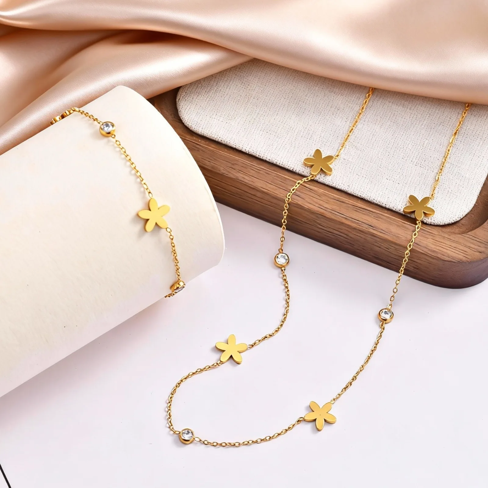 316L Edelstahl Herz Blume Anhänger Halskette für Frauen, Mode vergoldet Zirkon Schmetterling Charm Halskette, Luxus Schmuck