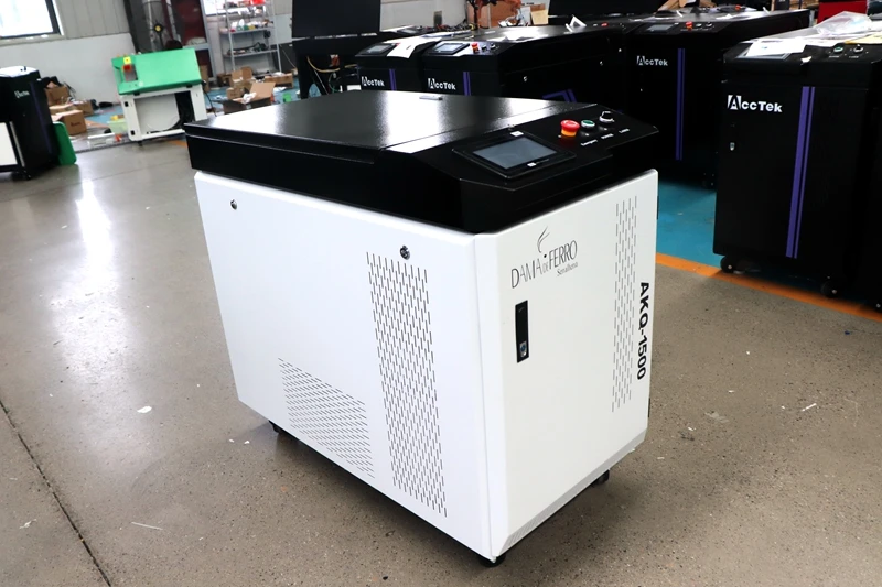 

Handheld Fiber Laser Welding Machine And Laser Cleaning And Cutting Machine 3 in 1