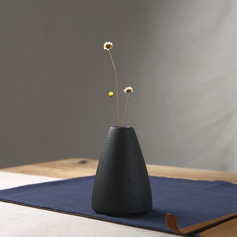 2024 New Black Ceramic Small Vase Home Decoration Crafts Tabletop Ornament Simplicity Japanese-style Decoration 4