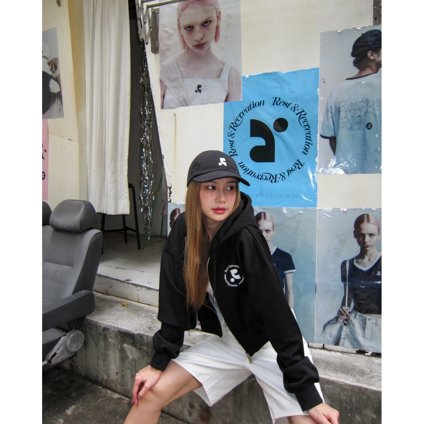캐주얼하고 스타일리시한 New RR 로고 후디: 너의 스타일을 업그레이드하라!
