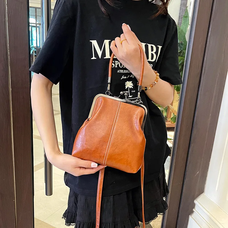 Elegant Kiss Lock Shoulder Bag PU Leather Retro Chinese Style Crossbody Bag Solid Color Large Capacity Vintage Women's Handbag
