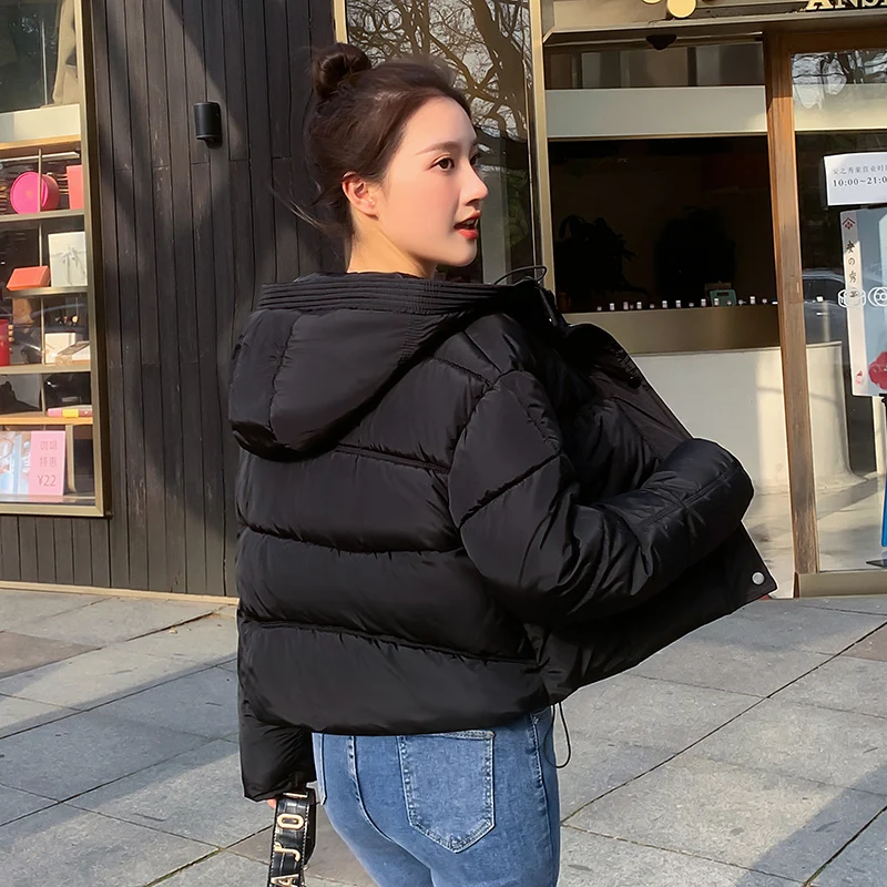 Рисунок 6 - Женская однотонная короткая парка