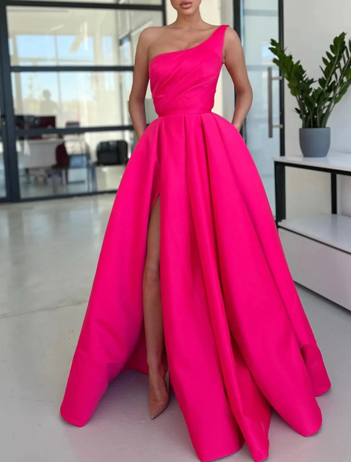 

New Fuchsia A-line Evening Party Dress 2023 One Shoulder Satin with Ruched Slit Prom Formal Gowns Vestidos De Festa