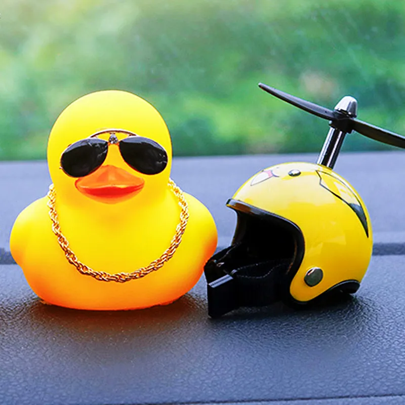 Motorrad niedliche wind brechende Ente klein gelb mit Helm Luftschraube Radfahren Dekoration Ornament Dekor Ausrüstungen Teile