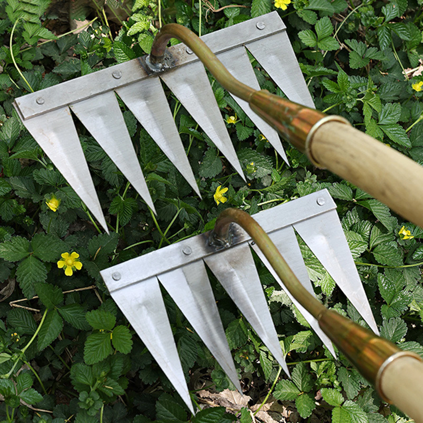 4/5/6/7-Tooth Dethatcher Rake Metal Yard Rake Weeding Hoe Rake Weeding Scarifier Artifact Agricultural Tools Garden Cultivator