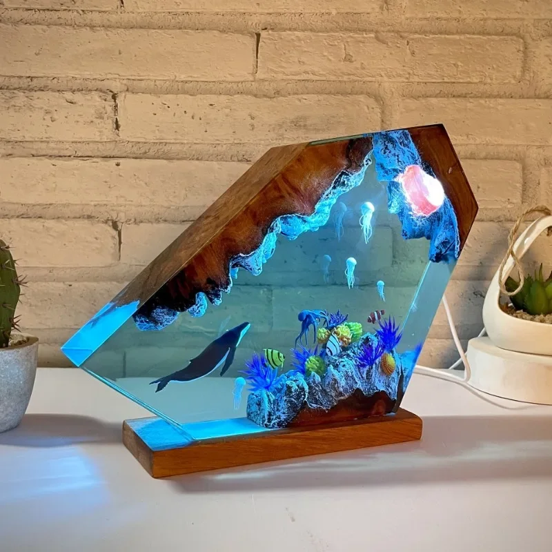 Hot Sell Seabed World Organism Resin Table Light Creactive Art Decoration Lamp Shark Sunken Ship Theme Night Light USB Charge