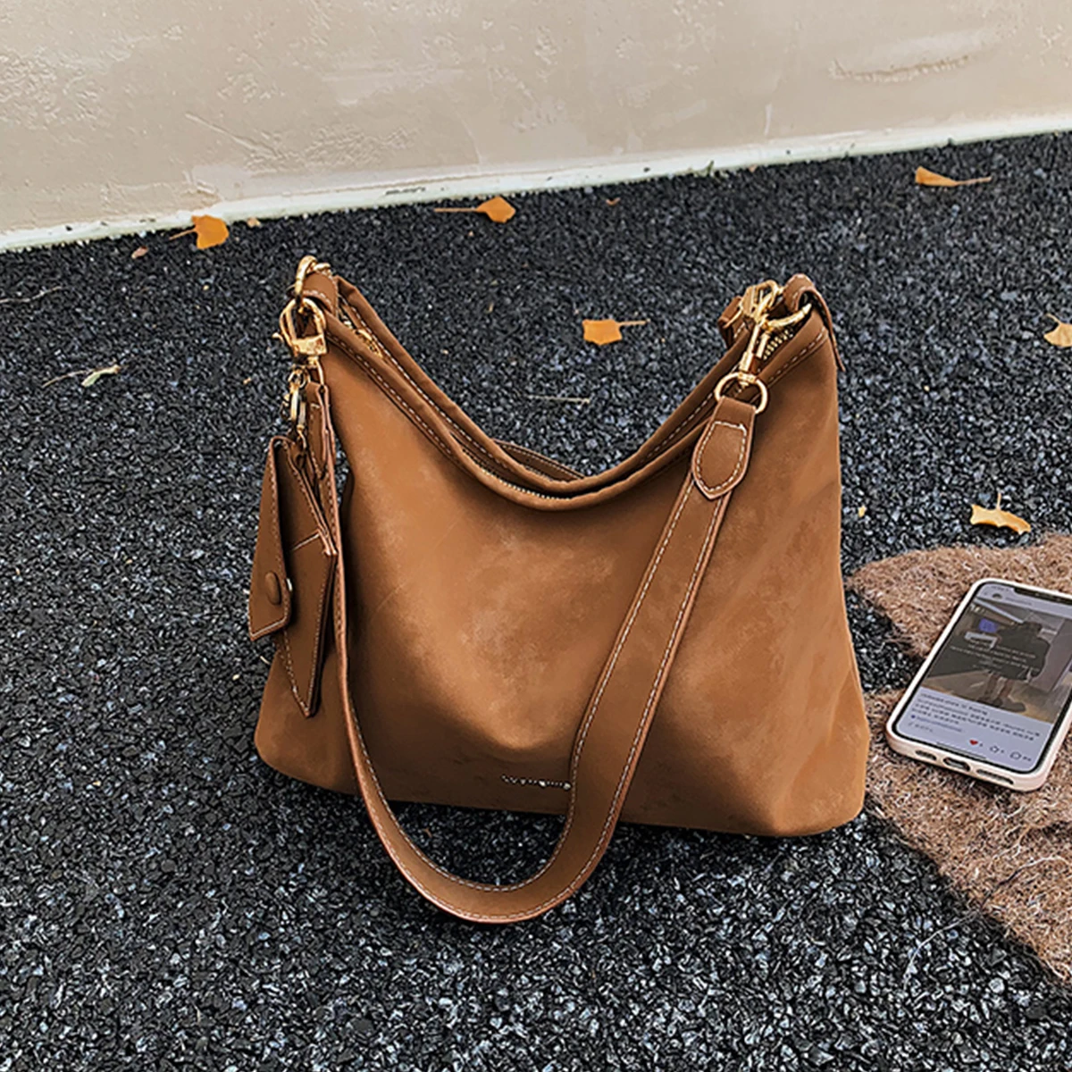 This Year's Popular Suede Crossbody Bag for Women 2025 Autumn and Winter New Frosted Retro Shoulder Bag Large Capacity Commuter Bag for Students Attending Classes