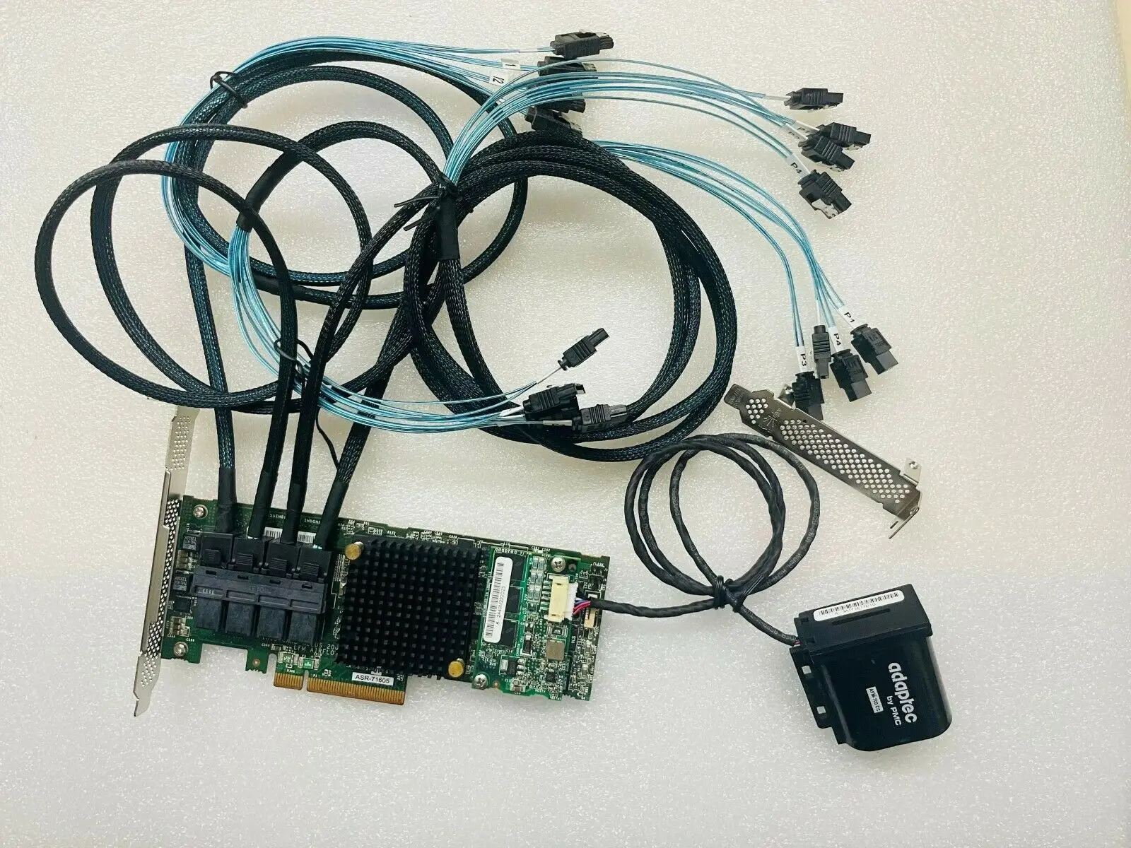 Adaptec ASR 71605 PCIe Raid, 배터리, 4 * SFF-8643 to SATA 케이블, 1GB, 16 포트